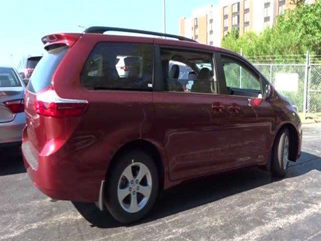 Toyota Sienna 2017 photo 17